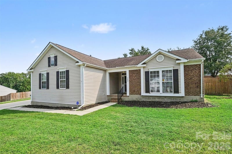 109 Brookstone Dr, Mount Holly, NC 28120