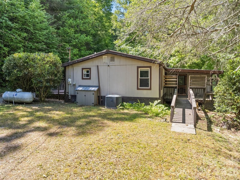 102 Serenity Ln, Clyde, NC 28721
