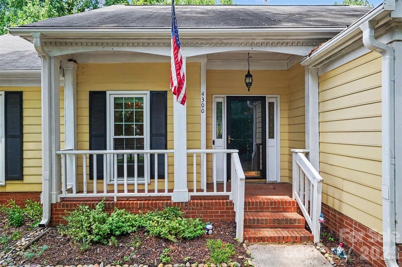 4300 Saxonbury Way, Charlotte, NC 28269