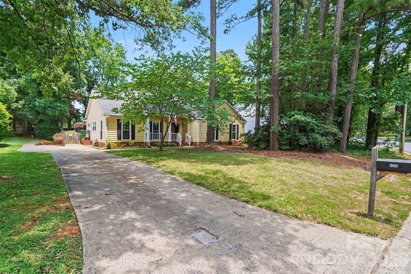 4300 Saxonbury Way, Charlotte, NC 28269