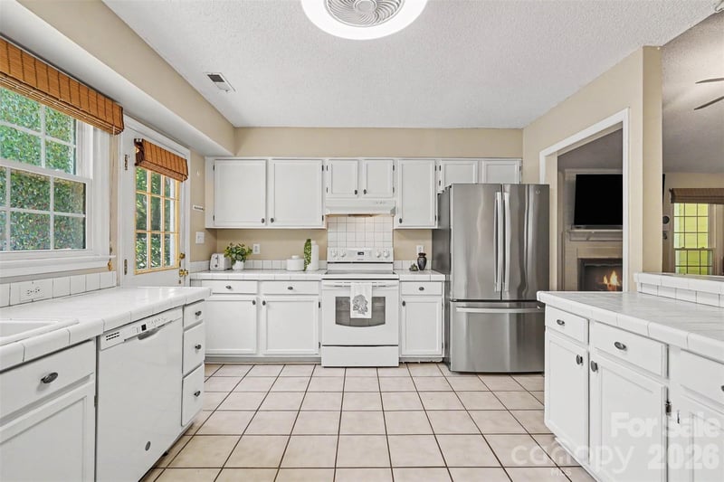 4300 Saxonbury Way, Charlotte, NC 28269