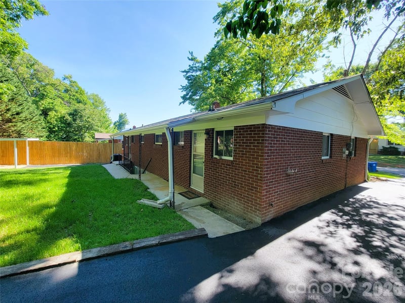 25 Browndale Rd, Asheville, NC 28805