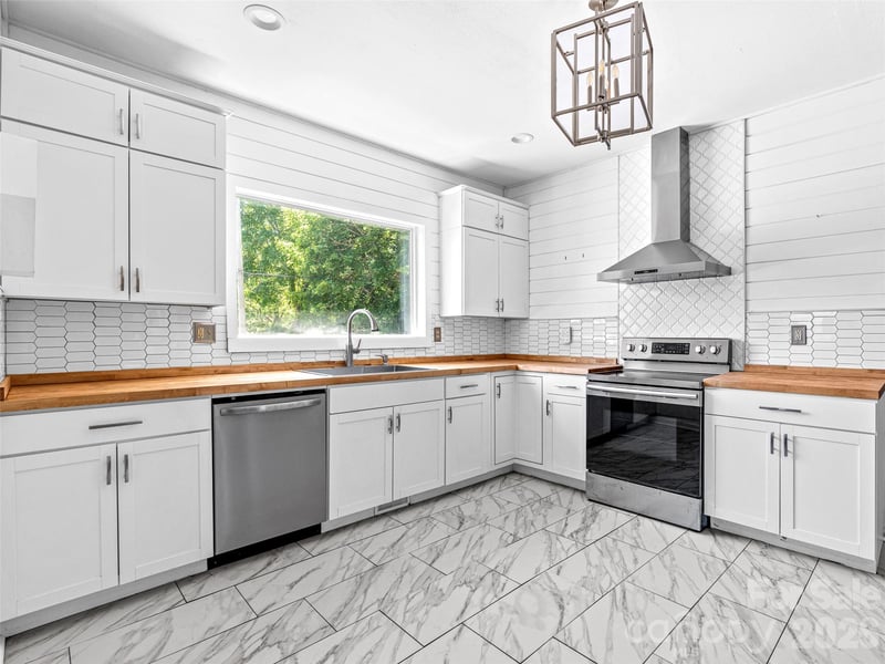 125 Edwards Ave, Swannanoa, NC 28778