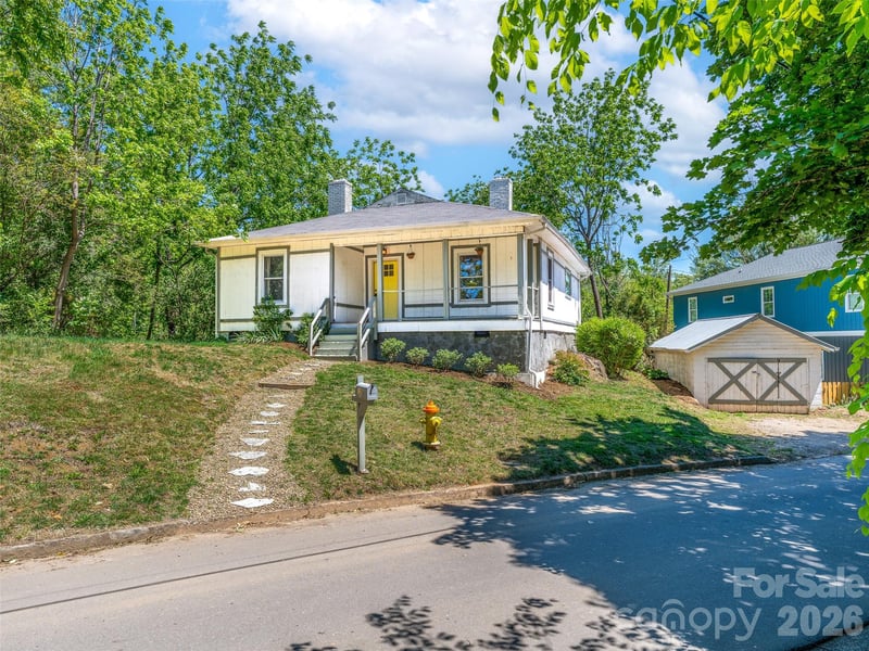 125 Edwards Ave, Swannanoa, NC 28778