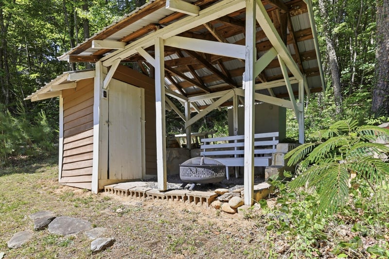 102 Jack London Rd, Lake Lure, NC 28746