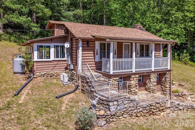 102 Jack London Rd, Lake Lure, NC 28746