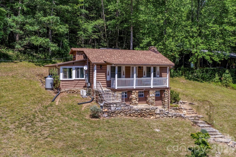 102 Jack London Rd, Lake Lure, NC 28746
