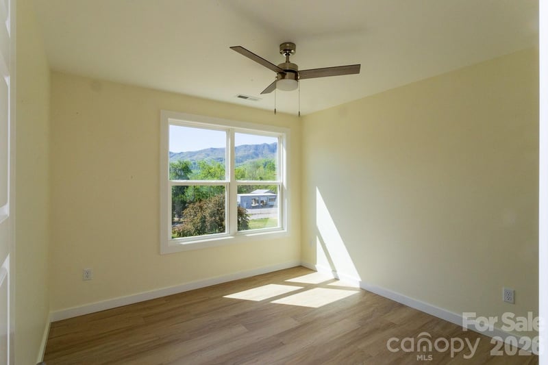 46 Vance Ave, Black Mountain, NC 28711