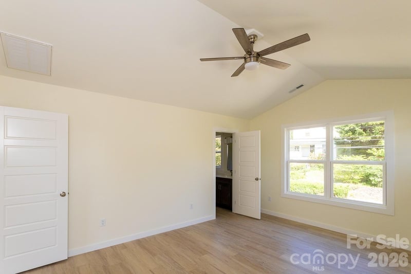 46 Vance Ave, Black Mountain, NC 28711