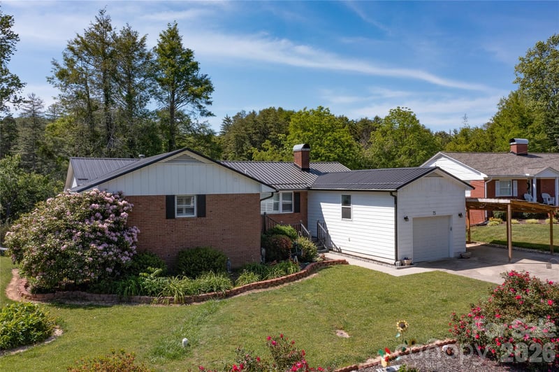 75 Hawthorne Dr, Brevard, NC 28712