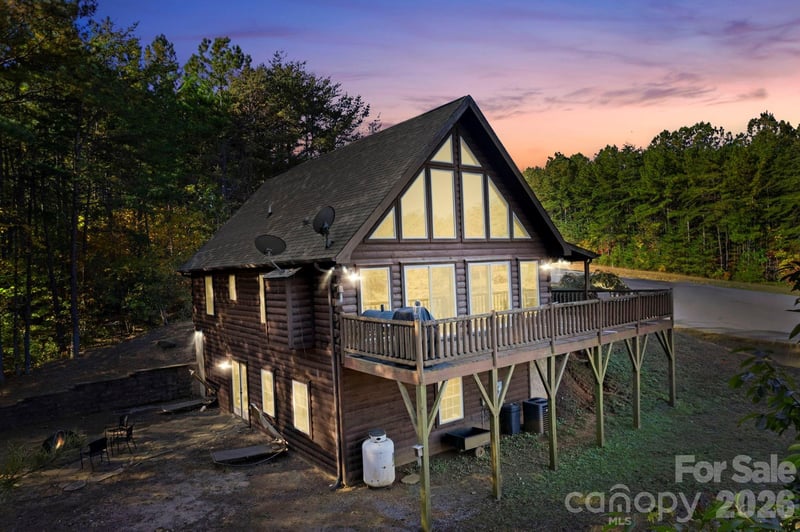 105 Palisade Dr, Mill Spring, NC 28756