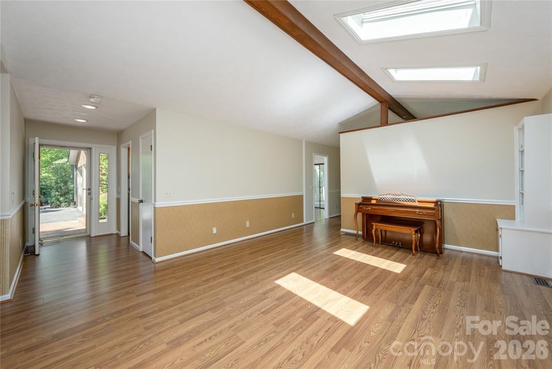 4 Galax Ln, Hendersonville, NC 28791