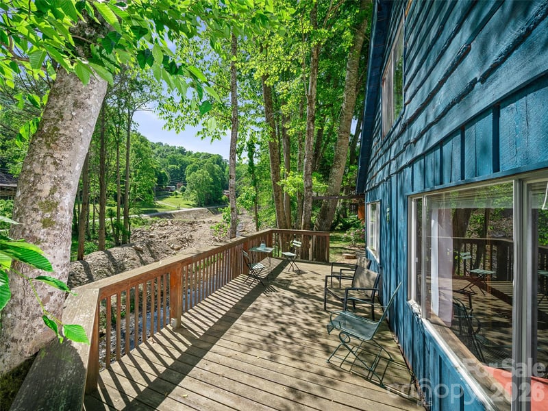 137 Mountain Farm Rd, Burnsville, NC 28714