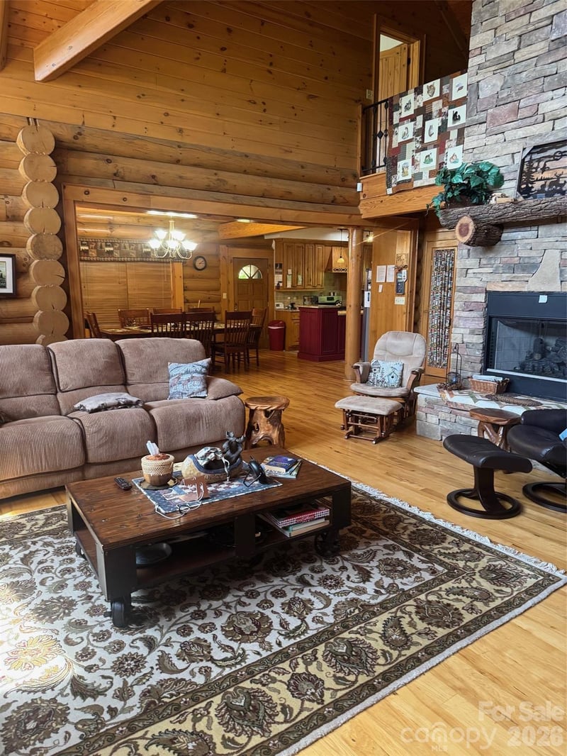 686 Hyacinth Dr, Clyde, NC 28721