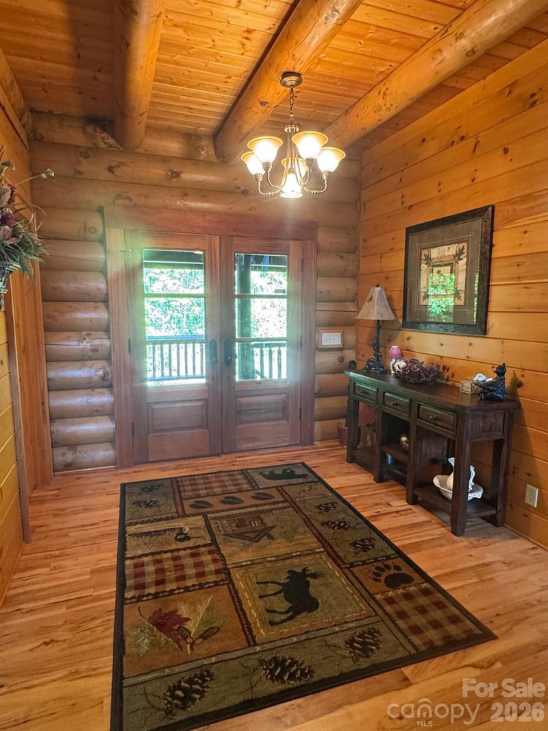 686 Hyacinth Dr, Clyde, NC 28721