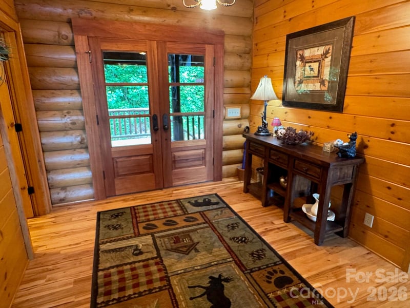 686 Hyacinth Dr, Clyde, NC 28721