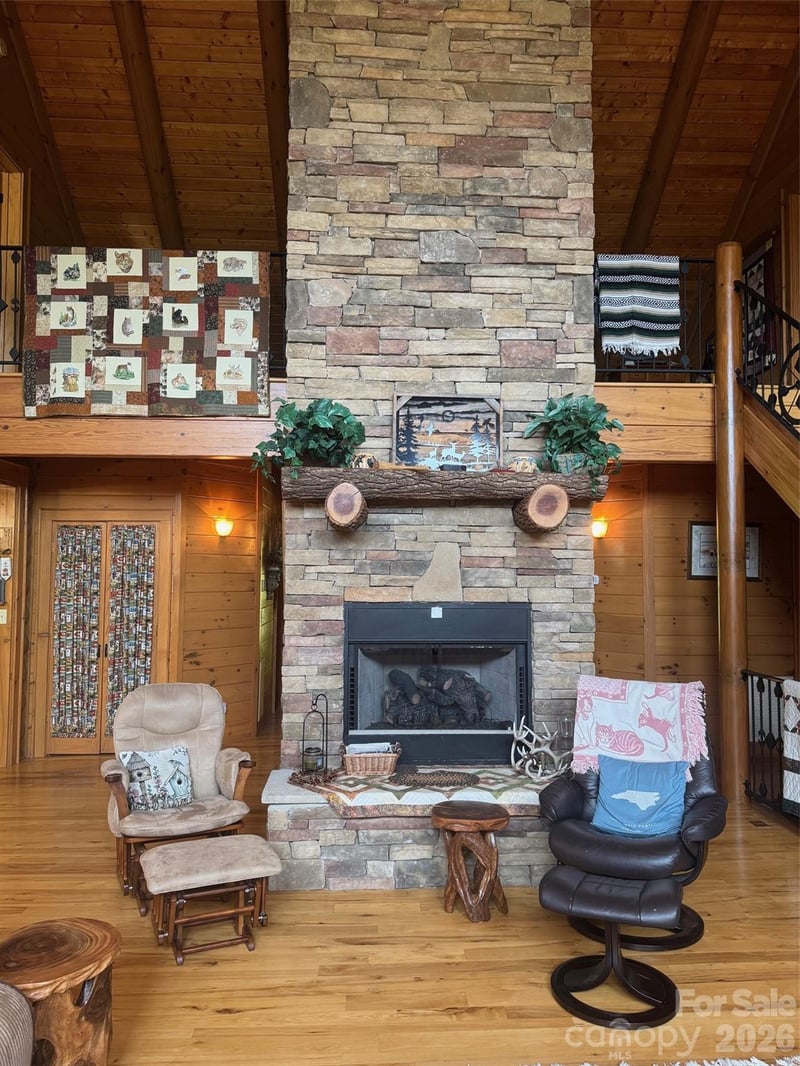 686 Hyacinth Dr, Clyde, NC 28721