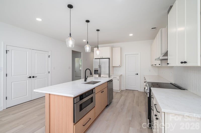 423 Pinchback Ave, Bessemer City, NC 28016