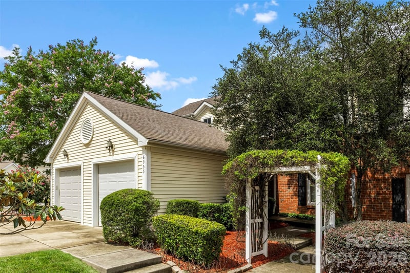 6953 Misty Pine Ln, Charlotte, NC 28217