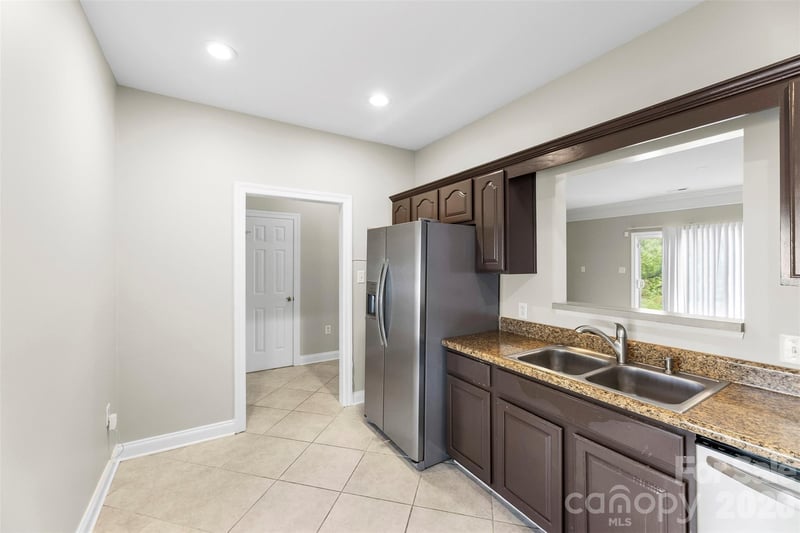 6953 Misty Pine Ln, Charlotte, NC 28217
