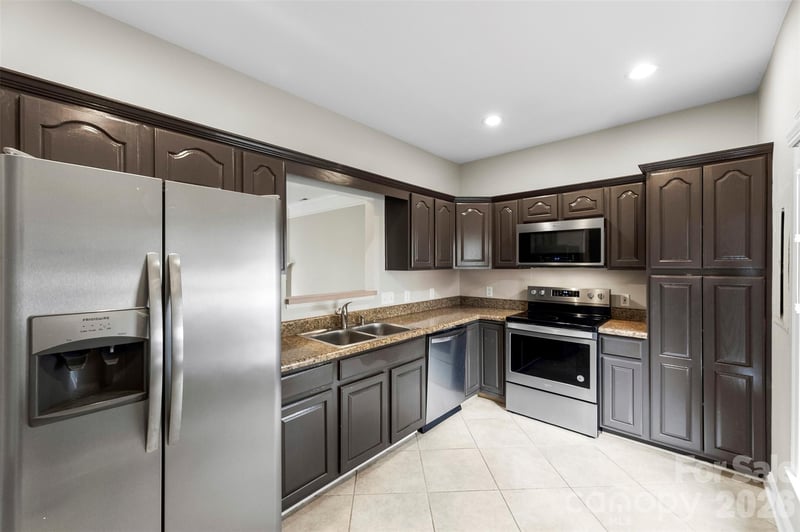 6953 Misty Pine Ln, Charlotte, NC 28217