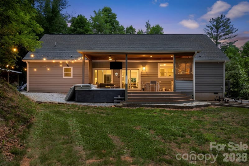 311 Charming Ln, Hendersonville, NC 28792