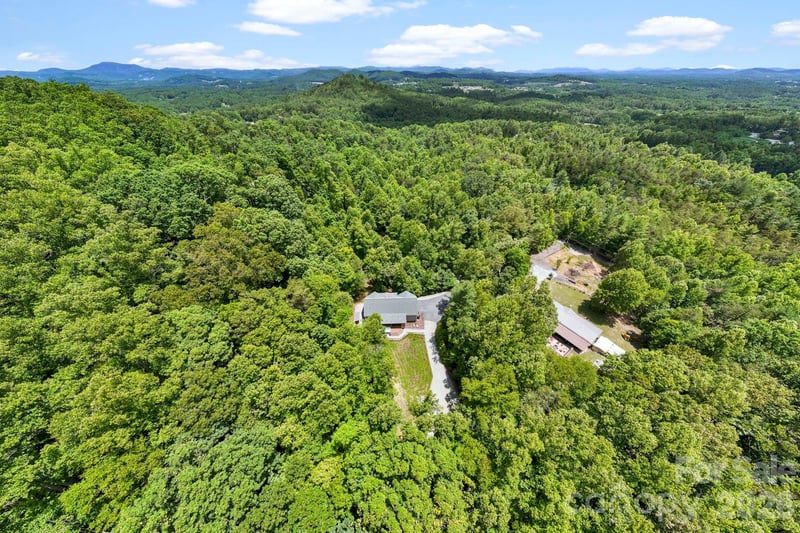 311 Charming Ln, Hendersonville, NC 28792