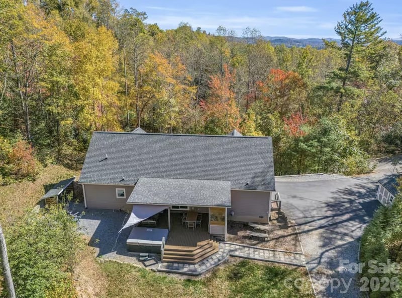 311 Charming Ln, Hendersonville, NC 28792
