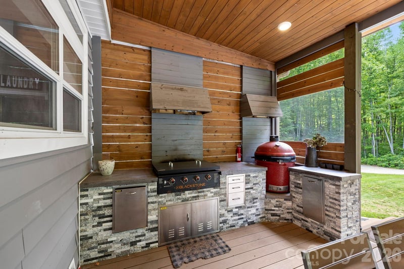 311 Charming Ln, Hendersonville, NC 28792