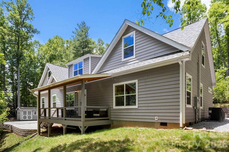 311 Charming Ln, Hendersonville, NC 28792