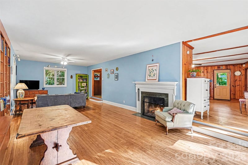 812 Saint Michaels Ln, Gastonia, NC 28052