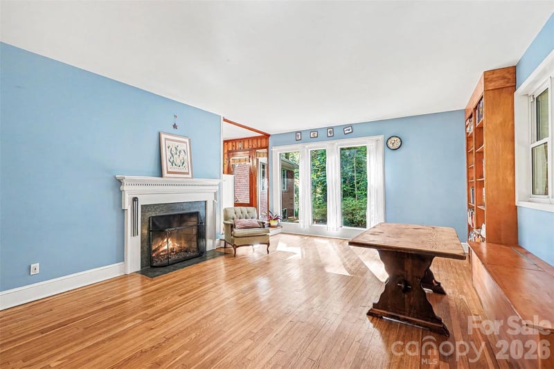 812 Saint Michaels Ln, Gastonia, NC 28052