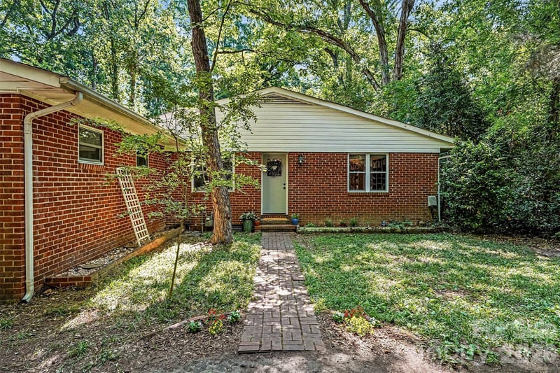 812 Saint Michaels Ln, Gastonia, NC 28052