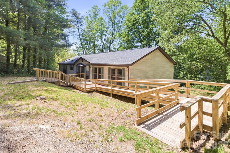 154 Ridgedale Rd, Candler, NC 28715