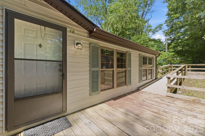 154 Ridgedale Rd, Candler, NC 28715