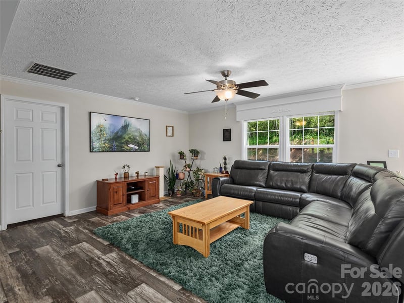 271 Sluder Branch Rd, Leicester, NC 28748