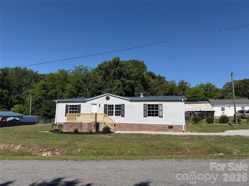 222 Maine Ave, Bessemer City, NC 28016