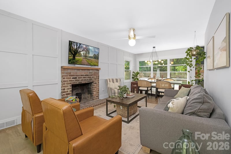 6213 Sharon Rd, Charlotte, NC 28210
