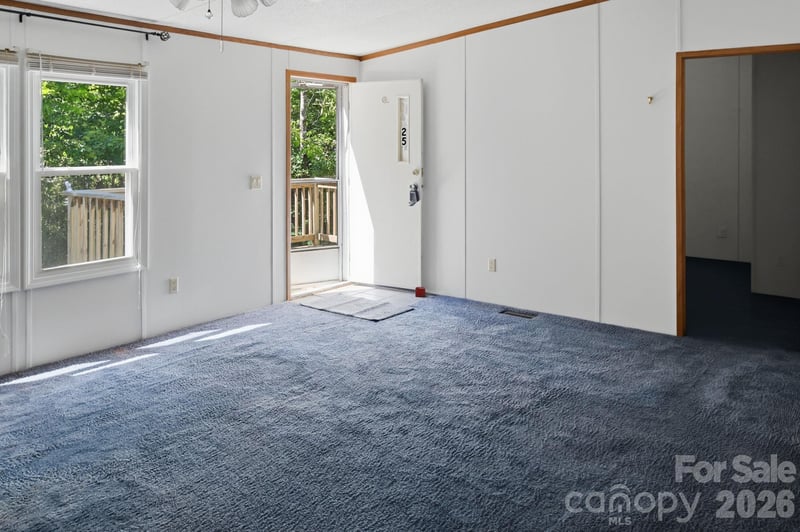 25 Glenn Lance Ln, Fairview, NC 28730