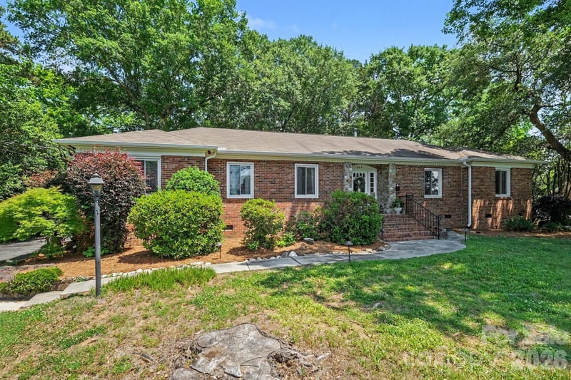 6641 Brookmeade Dr, Charlotte, NC 28226