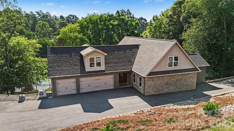 393 Stillwater Rd, Troutman, NC 28166