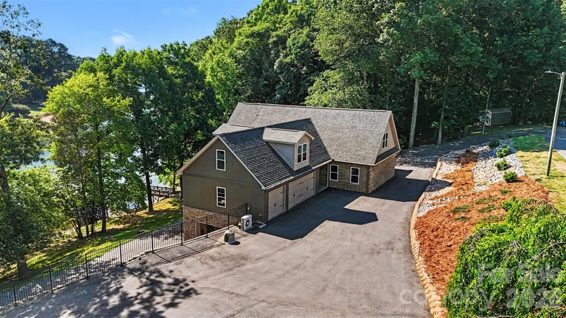 393 Stillwater Rd, Troutman, NC 28166