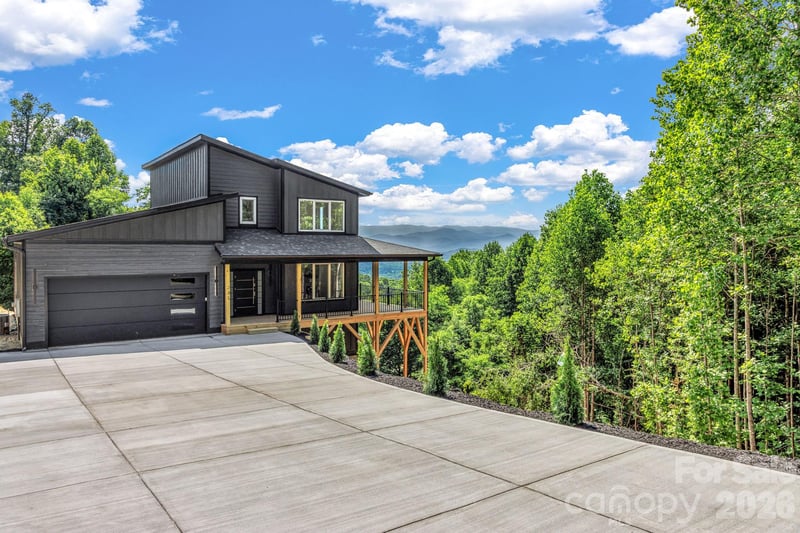221 Coopers Dr, Hendersonville, NC 28739