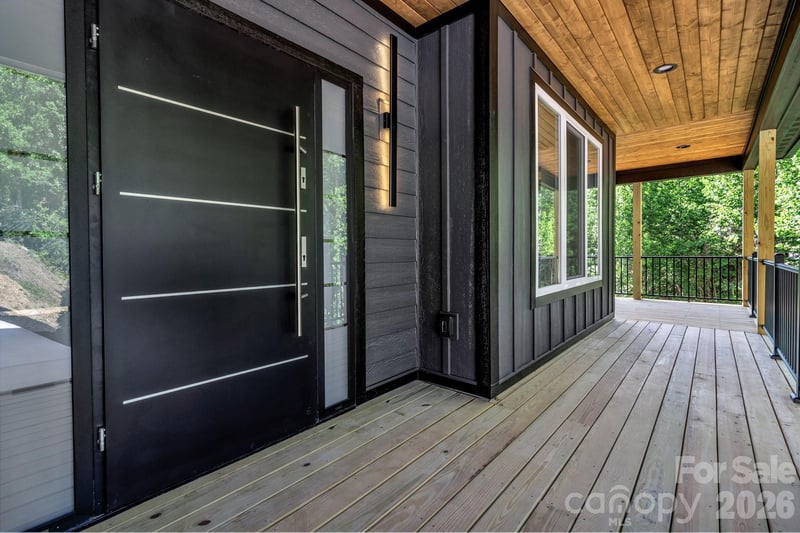 221 Coopers Dr, Hendersonville, NC 28739
