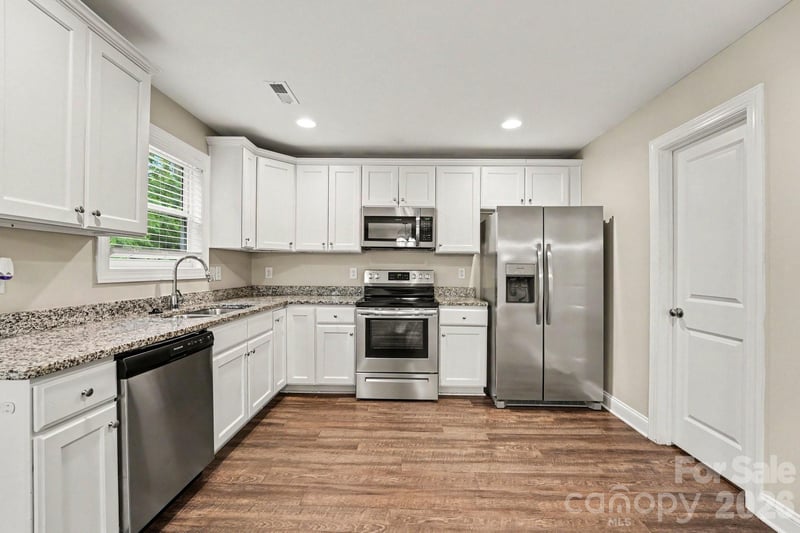 1468 Mayfair Dr, Conover, NC 28613
