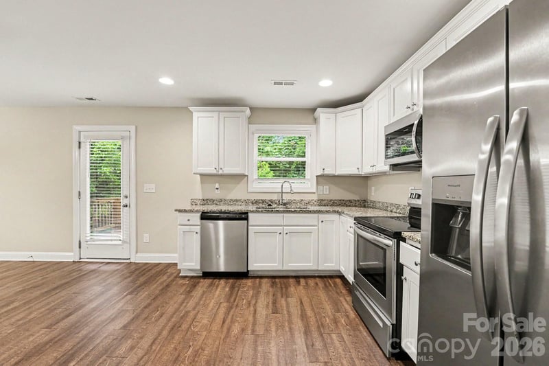 1468 Mayfair Dr, Conover, NC 28613