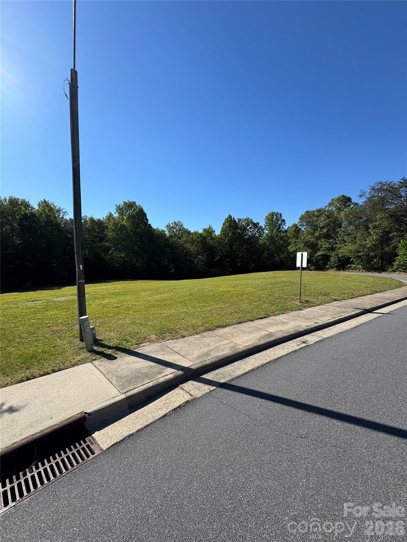 902 Barrington Dr, Lenoir, NC 28645