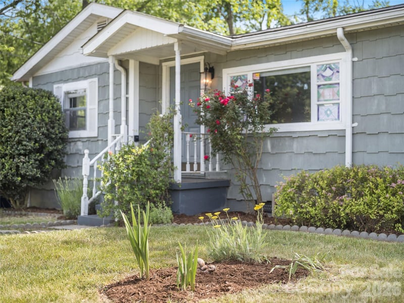105 Smith Graveyard Rd, Asheville, NC 28806