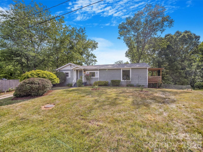 105 Smith Graveyard Rd, Asheville, NC 28806
