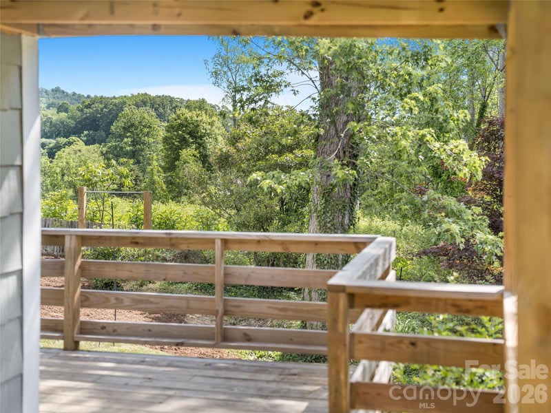 105 Smith Graveyard Rd, Asheville, NC 28806